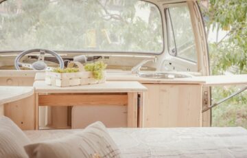 Unser Foto-Bully macht sich wunderbar auf einer Hochzeit. Zum Beispiel als Requisite für Selfies oder aber auch für die Hochzeitsfotos selbst. Dazu passend haben wir auch eine Hochzeitsfotografin. Gerne kannst du dich aber mit diesem Bully auch zur Hochzeit bringen lassen. Deinen Wünschen soll nichts im Wege stehen. Wir sind gerne für dich bzw. für euch da. Einfach eine kurze Anfrage schicken.